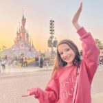 Lévanah Solomon Instagram – ✨I’m a DisneyGirl 💕

📸 @karinesolomon 

___________

#disneylandparis #disney #travel #france #frenchgirl #disneyprincess #pink #white #yellow #neutral #castle #picoftheday #pictureoftheday #photography #photooftheday #sky #pastel #color #colorful Disneyland Paris