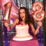 Lévanah Solomon Instagram - 18 ans !! … 18 ans ???? 🎂 Merci @candyparadis 📸 Merci @titiberenger _______ #birthday #cake #teen #pink #picoftheday #pictureoftheday #photography #photooftheday #aesthetic #colors #girl #birthdaygirl