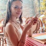 Lévanah Solomon Instagram - J’ai goûté des vraies pizzas et des vraies pâtes italiennes 🍝🍕 C’était trop bonnn 🤌🏻👌🏻 Swipe pour voir comment j’étais heureuse de manger 😂 *Photos retouchées __________ #picoftheday #pictureoftheday #photography #photooftheday #travel #italy #rome #beige #blue #pink #tan #aesthetic #mood #vibes #summer #colors #color #light #white #ootd #italia #pink #pastel #vacation #holiday #black #girl #neutral #pasta #pizza #food Italie, Rome