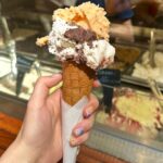 Lévanah Solomon Instagram - Swipe à gauche pour voir les différentes glaces que j’ai mangé à Rome ! Tu mangerais laquelle : 1 : Passion, Vanille 2 : Stracciatella, Pêche 3 : Stracciatella, Passion 4 : Mangue, Passion 5 : Amarena, Straciatella 6 : Fruits rouges, Citron Moi je les ai toutes kiffées 😝 *photos retouchées _____________ #picoftheday #pictureoftheday #photography #photooftheday #travel #gelato #italy #rome #beige #tan #aesthetic #mood #vibes #summer #colors #color #light #white #ootd #outfit #vacation #holiday #girl #neutral #pink #icecream Italie, Rome