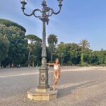 Lévanah Solomon Instagram - Roma dump Pt. 2 🌴🛵🌸💦 *Colorimétrie retouchée __________ #picoftheday #pictureoftheday #photography #photooftheday #travel #sky #italy #rome #beige #blue #pink #tan #aesthetic #mood #vibes #summer #colors #color #light #white #ootd #outfit #vacation #holiday #girl #neutral Italie, Rome