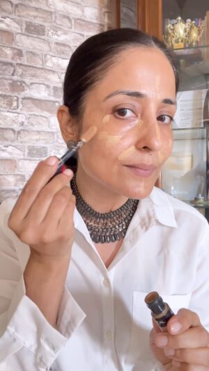 Lataa Saberwal Instagram - Want FULL COVERAGE with just ONE product?? I really liked this one. Post your makeup queries in comments.
Products:-
L’Oréal Infallible full wear no. 317 Almond @lorealindia @lorealparis 

Sugar loose powder All set to go translucent powder @trysugar 

#lataasaberwal #makeupideas #makeup #makeuptutorial #makeupclass #quickmakeup #quickmakeuplook #easymakeup #easyfoundation #easymskeuplook #2product #2productmakeuplooks #authenticallylataa
