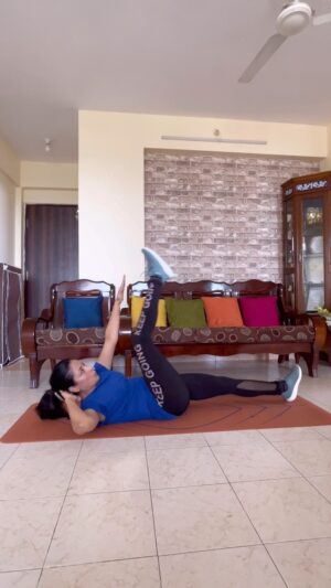 Lataa Saberwal Instagram - Two simple , effective exercises to reduce belly fat! If you agree with what I said in the video then give a ❤️Have you tried these?? 
#lataasaberwal #authenticallylataa 
@coach_devpandey

#exercise #fitmotivation #fitover40 #fitfam #fit #fitgirls #fitness #fitmom #fitnessmotivation #belly #bellyfat #flatstomach #flatstomachworkout #flatstomachgoals