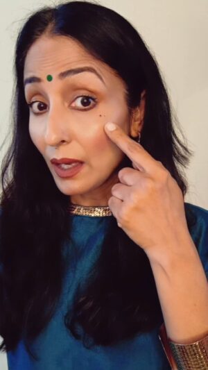 Lataa Saberwal Instagram - 𝐌𝐚𝐬𝐜𝐚𝐫𝐚 𝐬𝐭𝐚𝐢𝐧!?? 𝐇𝐨𝐰 𝐭𝐨 𝐫𝐞𝐦𝐨𝐯𝐞 𝐦𝐚𝐬𝐜𝐚𝐫𝐚 𝐬𝐭𝐚𝐢𝐧 𝐟𝐫𝐨𝐦 𝐬𝐤𝐢𝐧. Makeup HACK! 

#lataasaberwal #makeuphack #makeuphacks #makeupfix #makeup #hacks #makeuplover
