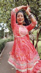 Lataa Saberwal Instagram - 🩷🩷🩷 Dance Till 100 !! #lataasaberwal