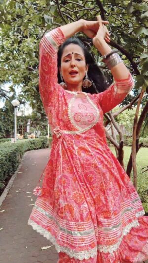 Lataa Saberwal Instagram - 🩷🩷🩷 Dance Till 100 !! 
#lataasaberwal