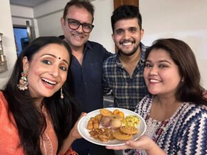 Lataa Saberwal Instagram - When my ‘Rajkumaari’ came home ❤️ . Akshaya , not just an actor but now an entrepreneur too!! She is a great inspiration to all the young people who want to follow their heart. She is also one of my young friends who helped me in my journey as a content creator. WATCH OUR FULL VLOG on my YouTube channel. LINK IN INSTA STORY AND CHANNEL LINK IN BIO❤️❤️ NOW YOU CAN ORDER FROM 👇
AKSHAYA 'S CULTURE KITCHEN CONTACT DETAILS 👇👇
Calling + Whatsapp : 917507616150 
Whatsapp : +918104006095 @culture.kitchen23

@sethsanjeev