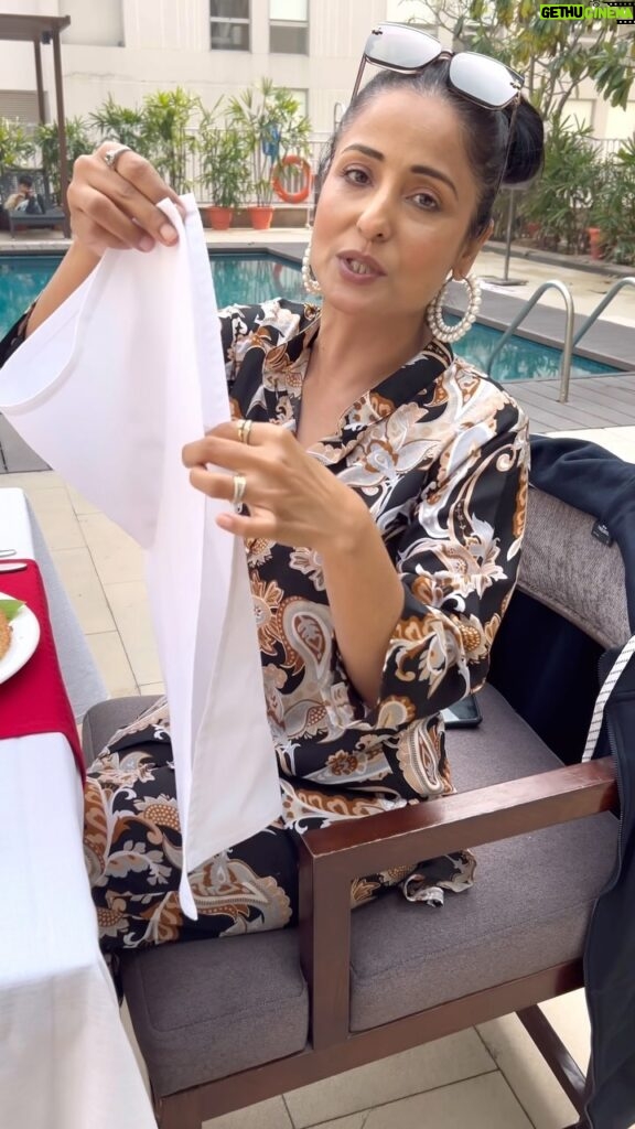 Lataa Saberwal Instagram - What is the correct way of placing a **napkin**on your lap in restaurants?? Dining Etiquettes.. Knowledge is CONFIDENCE. Thank you for wonderful breakfast and location @thepridehotels #lataasaberwal #authenticallylataa #diningetiquette #etiquette #etiquettetips #manners #image #imageconsultant #imageoftheday #imageconsultantindia #imageconsultants #imagecinsultant #personalitydevelopment #personality #personalitydevelopment #selfcare #confidence #confident Pride Plaza Hotel Aerocity