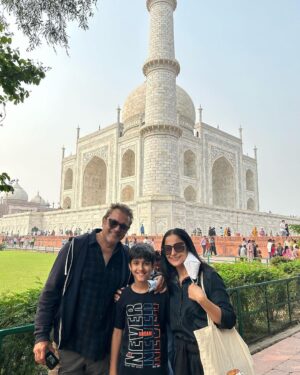 Lataa Saberwal Instagram - One of the masterpieces of world’s heritage ❤️❤️ …TAJ MAHAL #agra 

#lataasaberwal #authenticallylataa #family #familytime #familygoals #mommyaarav