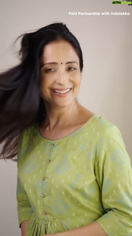 Lataa Saberwal Instagram - Dealing with dandruff is a common challenge we face. Remember, oiling is as crucial as shampooing. @indulekha_care Svetakutaja Hair Oil & Dandruff Hair Shampoo has delivered remarkable results for me, effectively reducing and managing dandruff within just two weeks*. Grab these products and don’t forget to share your experience with me. #AD #IndulekhaSvetakutaja #AntiDandruff #IndulekhaHairOil #haircare #IndulekhaHairOil #IndulekhaPartner #indulekhahaircare #byebyedandruff *Based on a clinical study conducted by an independent Clinical Research Organization in 2022. #lataasaberwal #authenticallylataa