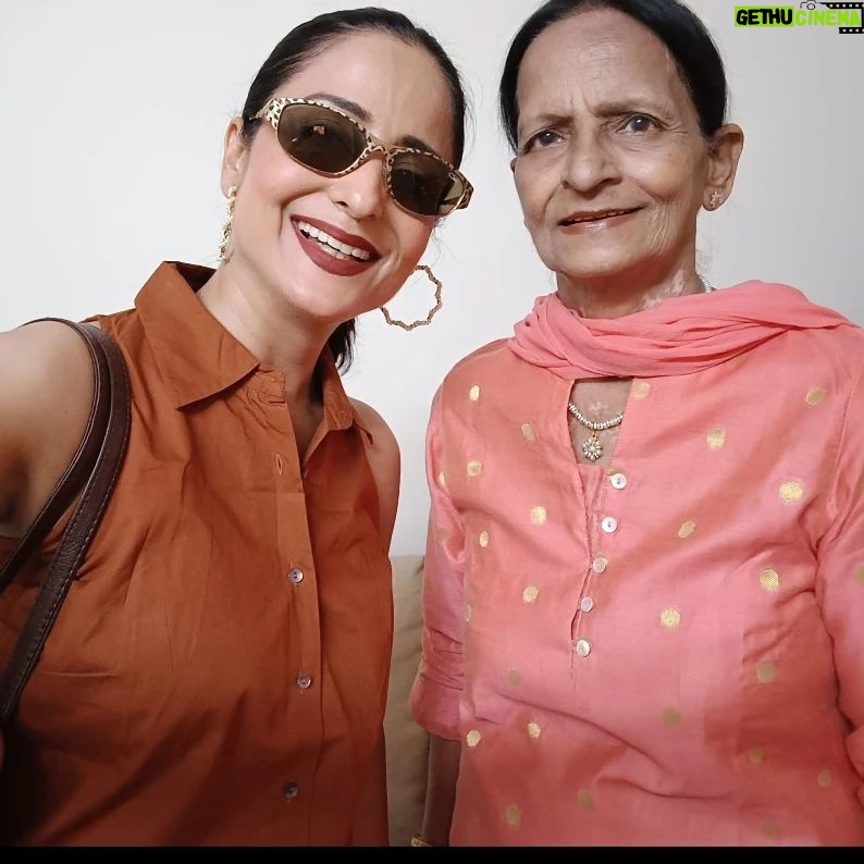 Lataa Saberwal Instagram - Happy b'day mumma 🎂🎂🎂🤗🤗🤗🤗 love you so much ... proud to be your daughter ❤️❤️❤️ @kaminishabarwal #lataasaberwal #authenticallylataa