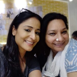 Lataa Saberwal Instagram - Years after years our friendship has grown stronger. Blessed to have you as my friend Sunni. Happy b'day 🎂❤️❤️🧿

#lataasaberwal #authenticallylataa #sunitarajwar