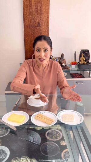 Lataa Saberwal Instagram - How to ‘Break the bread’? Formal Dining Etiquettes .
#lataasaberwal #authenticallylataa 

#diningetiquette #formaldining #formaldinner #lunchmeeting #etiquette #personaldevelopment #personalgrowth #personality #image #selfimprovement #selfimage #imageconsultant #imagconsultanttrainingonline #imageconsultantcoach #diningetiquette