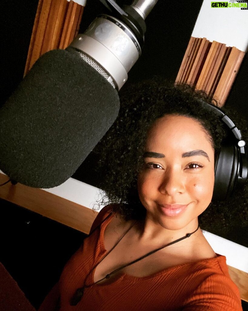 Latonya Williams Instagram - Just me and this mic alone in a room #whathappennednext #illnevertell #voicework #giggitygiggity #wavesoundproductions #voiceactor