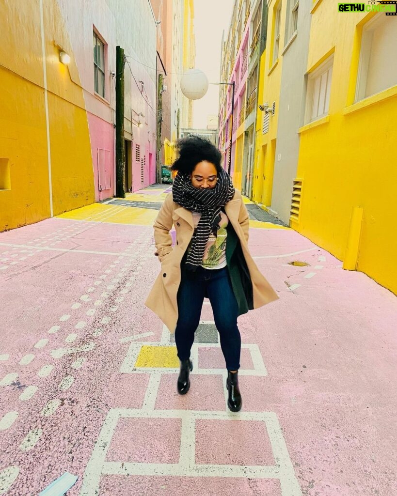 Latonya Williams Instagram - Life is kinda like Hopscotch... Once you see a challenge you’ve got to jump in to play Sometimes it’s a balancing act Sometimes you’ve got two feet on the ground And In order to succeed, you’ve got to keep moving forward ✨ #instainspo #inspirationalquotes #actorslife #vancouveractress #vancouver #streetart