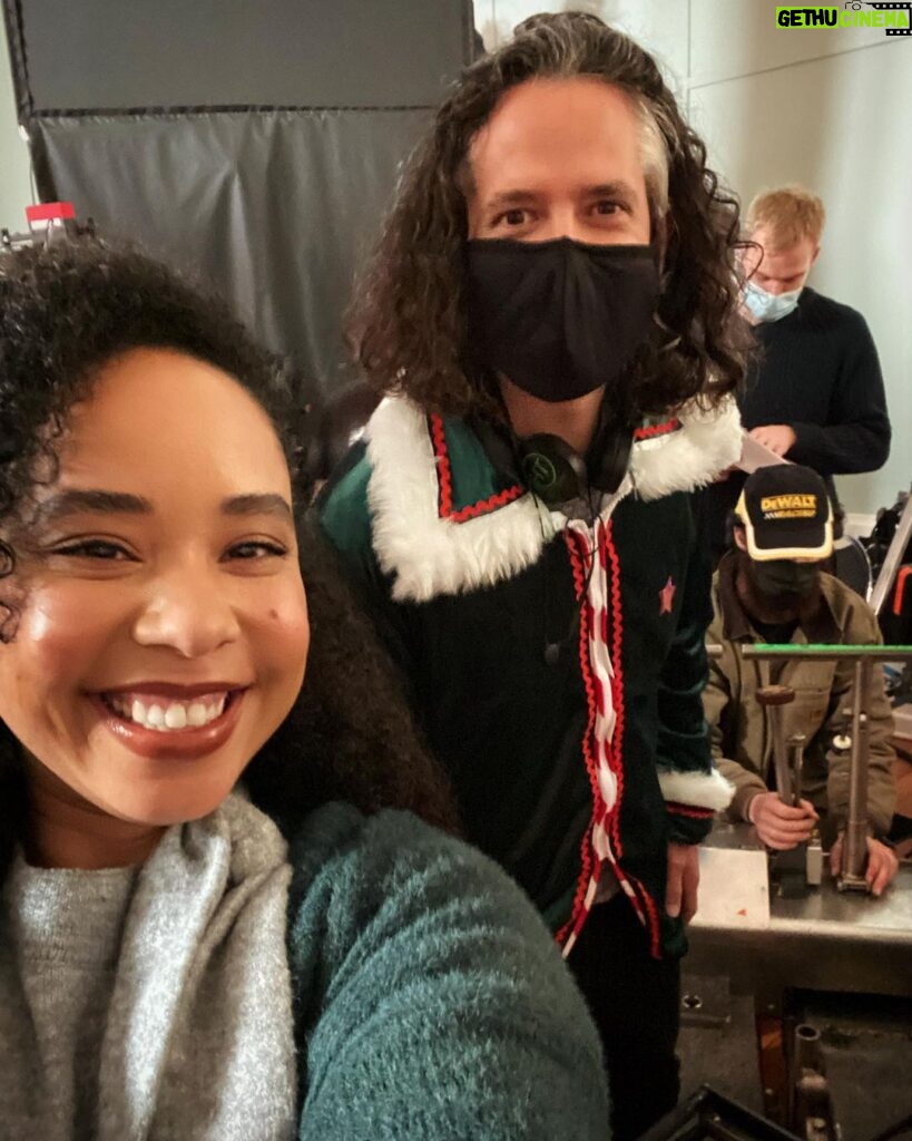 Latonya Williams Instagram - I found myself amongst SO many familiar faces, cast and crew, while filming #TheChristmasBook. Despite the long days, late nights, power outages and general set mania, I’d keep catching myself smiling 😄-‘cause this is our crazy beautiful little vancouver film family and I’m so happy, proud and honoured to be a part of it! Special thanks to a very wonderful and supportive director @davidistrasser our writer @wowzagirlrox and @reeloneentertainment for bringing me on board! (Not pictured @_matt_hammer and @robekkirsten- next time we film let’s do better 🤣😉) #christmasmovie #vancouverfilm #vanfilmfam #reeloneentertainment #vancouveractress #actor #actress #blackactress #smile #triskotalent #vancouvertalent #tv #film #inspo #actorinspiration #followyourdreams