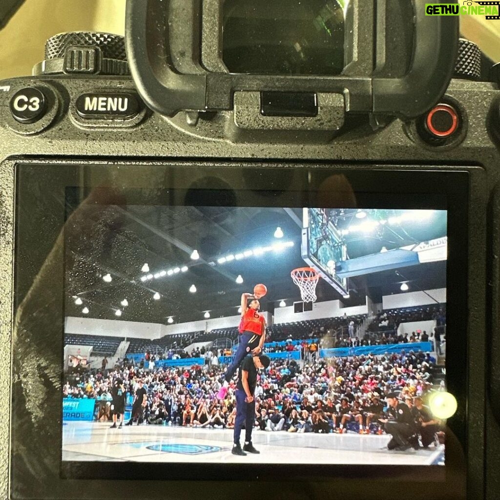 LeBron James Instagram - That's INSANE 📸 @koolmac!!! Wow @bronny @_justbryce 🔥🔥🔥🔥🔥🔥 McDonalds Slam Dunk Competition