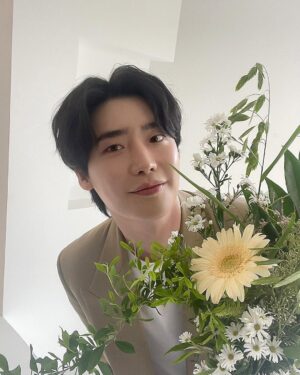 Lee Jong-suk Thumbnail - 4.2 Million Likes - Most Liked Instagram Photos