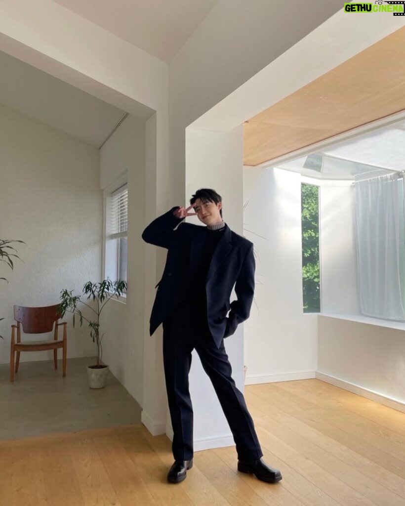 Lee Jong-suk Instagram - 🐷