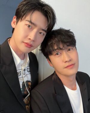 Lee Jong-suk Instagram - 😆