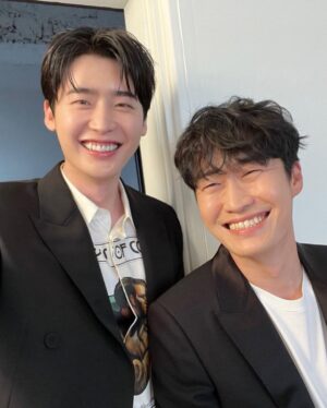 Lee Jong-suk Instagram - 😆