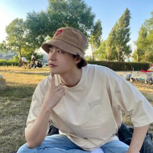 Lee Jong-suk Instagram - 🌼