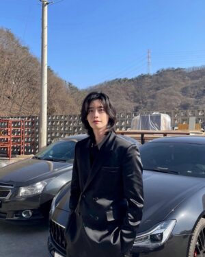 Lee Jong-suk Instagram - 장발 장 이모🙍🏻‍♀️