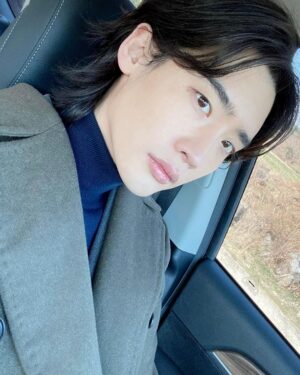 Lee Jong-suk Instagram - 장발 장 🫣