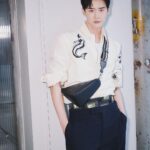 Lee Jong-suk Instagram - @Prada #PradaFW22 #PradaTriangle - 미우치아 프라다와 라프시먼스가 함께하는 프라다 FW22 남성복 컬렉션, 2022년 1월16일 오후10시 프라다 닷컴을 통해 함께 보실 수 있습니다.