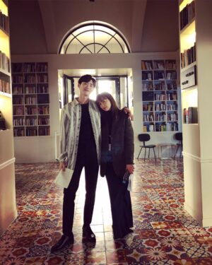 Lee Jong-suk Instagram - #로맨스는별책부록 
누나랑 사진 찍었다!!!!!