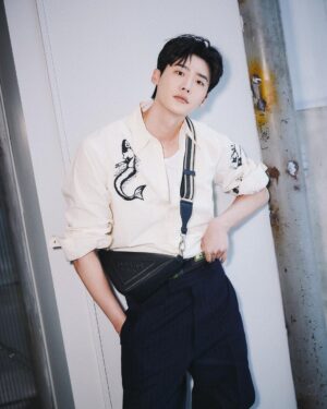 Lee Jong-suk Instagram - @Prada 
 #PradaFW22 #PradaTriangle

-
미우치아 프라다와 라프시먼스가 함께하는 프라다 FW22 남성복 컬렉션, 2022년 1월16일 오후10시 프라다 닷컴을 통해 함께 보실 수 있습니다.