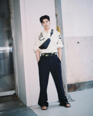 Lee Jong-suk Instagram - @Prada 
 #PradaFW22 #PradaTriangle

-
미우치아 프라다와 라프시먼스가 함께하는 프라다 FW22 남성복 컬렉션, 2022년 1월16일 오후10시 프라다 닷컴을 통해 함께 보실 수 있습니다.