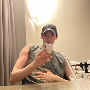 Lee Jong-suk Thumbnail - 4.2 Million Likes - Most Liked Instagram Photos