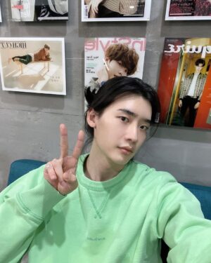 Lee Jong-suk Instagram - 장발 장 이모🙍🏻‍♀️