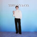 Lee Jong-suk Instagram – 아 재밌었다😆

#TiffanyAndCo #티파니앤코#TiffanyHouseofICONs #티파니하우스오브아이콘 #AD

홀리데이를 맞아 브랜드의 헤리티지 컬렉션인 ‘바위 위에 앉은 새’에서 영감을 받은 모던한 컨셉의 티파니 하우스 오브 아이콘(Tiffany House of ICONs) 팝업스토어가 오픈했습니다. 
1 월 31 일까지 에비뉴엘 잠실점 지하 1 층 더 크라운에서 티파니를 상징하는 다이아몬드의 아름다움과 아이코닉한 컬렉션을 만나보세요🫶