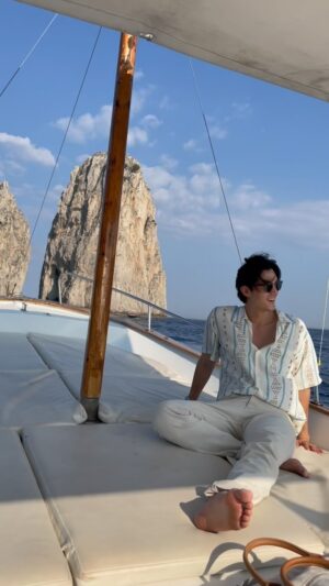 Lee Ki-woo Instagram - 🙋🏻‍♂️
L o v e  y o u r  l i f e !!

#기우리 #이태리 #카프리 
#italy #capri
