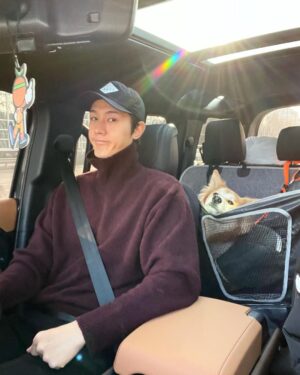 Lee Ki-woo Instagram - 🤔
희한하게 닮아가네…
내가 널 닮는 거냐 니가 날 닮는 거냐? 
가족은 가족인가보다~

#기우리 #시고르테디 #삼총사 #가족
#사지마세요입양하세요 
#adoptdontshop