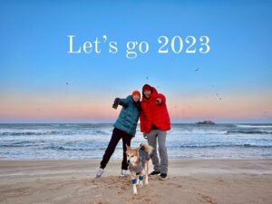 Lee Ki-woo Instagram - ❄️Happy New Year ❄️ 모두모두 건강하게 행복하게 2023년 새해 복 한가득 받으세요!! 테디네 삼총사 2023년도 신나게 레츠꼬우!!! 받은만큼 나눌 줄 아는 한 해로 만들어 보자!!🙋🏻‍♂️ #기우리 #테디네 #letsgo2023 #happynewyear #family #bettertogether