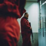 Lee Kyu-ho Instagram - 미공개 스틸 먼저 보고 종이의집: 공동경제구역 파트2 정주행 하기!! 지금 바로 가볼까?? 두둥~~!! #이규호 #이배우 #오슬로 #oslo #넷플릭스 #netflix #종이의집 #종이의집공동경제구역 #유지태 @jt_db #박해수 @haesoopark_official #이원종 #전종서 @wjswhdtj94 #김지훈 @jiraishin99 #장윤주 @yoonjujang #이현우 @hihyunwoo #김윤진 #김성오 #박명훈 @park_myung_hoon_528 #이주빈 @hellobeen #임지연 @limjjy2 #lacasadepapel #moneyheistkorea_jointeconomicarea #part2 #netflixkr