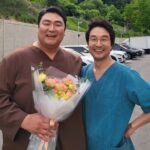 Lee Kyu-ho Instagram - 낭만닥터김사부3 마지막 촬영날 추억의 회상.. #이규호 #이배우 #미스터구 #유인식 #강보승 #한석규 #유연석 #안효섭 #이성경 #임원희 #진경 #변우민 #김주헌 #소주연 #김민재 #이홍내 #이신영 #윤나무 #고상호 #신동욱 #윤보라 #정지안 #김용진 #낭만닥터김사부3