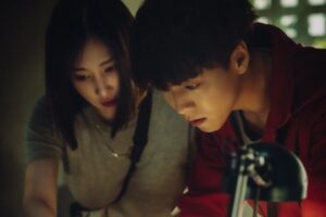 Lee Kyu-ho Instagram - 미공개 스틸 먼저 보고

종이의집: 공동경제구역 파트2 정주행 하기!!

지금 바로 가볼까?? 두둥~~!!

#이규호 #이배우 #오슬로 #oslo #넷플릭스 #netflix  #종이의집 #종이의집공동경제구역 #유지태 @jt_db #박해수 @haesoopark_official #이원종 #전종서 @wjswhdtj94 #김지훈 @jiraishin99 #장윤주 @yoonjujang #이현우 @hihyunwoo #김윤진 #김성오 #박명훈 @park_myung_hoon_528 #이주빈 @hellobeen #임지연 @limjjy2 #lacasadepapel #moneyheistkorea_jointeconomicarea #part2 #netflixkr