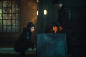 Lee Kyu-ho Instagram - 미공개 스틸 먼저 보고

종이의집: 공동경제구역 파트2 정주행 하기!!

지금 바로 가볼까?? 두둥~~!!

#이규호 #이배우 #오슬로 #oslo #넷플릭스 #netflix  #종이의집 #종이의집공동경제구역 #유지태 @jt_db #박해수 @haesoopark_official #이원종 #전종서 @wjswhdtj94 #김지훈 @jiraishin99 #장윤주 @yoonjujang #이현우 @hihyunwoo #김윤진 #김성오 #박명훈 @park_myung_hoon_528 #이주빈 @hellobeen #임지연 @limjjy2 #lacasadepapel #moneyheistkorea_jointeconomicarea #part2 #netflixkr