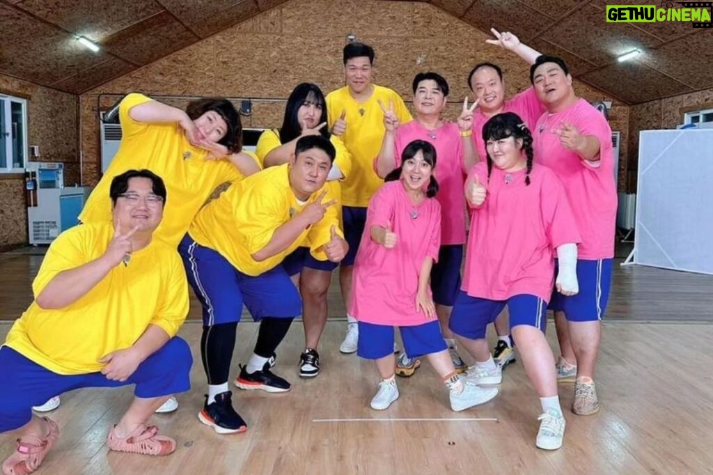 Lee Kyu-ho Instagram - 재미있는거 진정한 큰거 옵니다 🤣🤣 잠시후 오후 4시 45분 SBS 에서 시작합니다 덩치서바이벌 먹찌빠 출격 준비 완료!! 🔥🔥 #이규호 #이배우 #서장훈 #신기루 #최준석 #박나래 #신동 #이국주 #이호철 #풍자 #나선욱 #SBS #먹찌빠 #덩치서바이벌