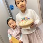 Lee Yoon-ji Instagram - 명절과외함미생신으로꽉찬연휴ㅡ생일메뉴로 치킨+와인을 하신다기에 어울리는케잌을 라쏘가준비해보았습니다. 파파파팍튀는팝콘을보며 한바탕 웃고 올해의복을빌어보았습니다!#모두새해복많이받으세요#파바팝콘복#happylunarnewyear