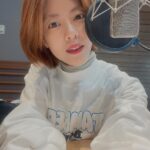 Lee Yoon-ji Instagram - 어제부터 일주일간 스페셜DJ하는데 꿈에그리던 정지영언니 지디는 못만났지만 휴가가신자리를 메우고있어요. 저의 래디오사랑 아시는분들은 아시죠. 남은 몇일도 아침 함께해주세요. #mbc#9시#91.9Mhz#오늘아침정지영입니다
