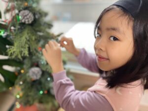 Lee Yoon-ji Instagram - 지나고나면 아무것도 아니길. 지금의 고민이 나의 밑그림이 되어주기를. 지금의 갈등이 너의 행복이 되어주기를. 호되게지나는엄마의서른아홉이. 그렇게 순리대로 흘러가는것이기를. #엄마가휴식이필요해#오늘은집콕#클레이로오너먼트만들기