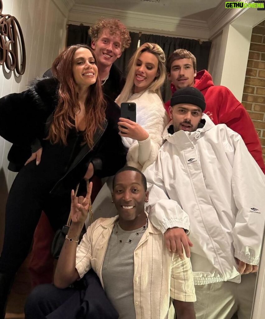 Lele Pons Instagram - Happy Holidays from Aspen❄️❤️❄️❤️❄️