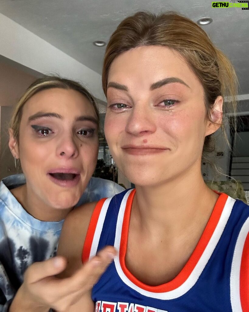 Lele Pons Instagram - MY VIDEO IS THE #1 MOST VIEWED VIDEO IN HISTORY BY A FEMALE ON INSTAGRAM! #1 FASTEST GROWING VIDEO EVER!! 280 Million Views in 4 days is record breaking. There’s endless hours, all nighters, blood, sweat, and tears that go into making these videos.. And i love every second of it because I do it to hopefully put a smile on your face. 😭💖 So grateful!!! Thank you guys for watching!!!