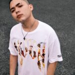 Leon Fanourakis Instagram - 🦁Leon Fanourakis x LFYT "MUSA" Merch🦁 ⁡ 今週日曜から開始する俺の5大都市ツアーにてLFYT @lafayette_nyc とコラボして作ったTシャツを販売するよ👕❤️‍🔥一緒にデザインして楽しかった😆 全会場で販売するから買ってね💪 ⁡ Thank you @lafayettecrew @a_killa045 Photo by @e.can.z @onepercent.jp