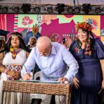 Leonardo DiCaprio Instagram - In a victory for Indigenous rights, Brazil’s President Luiz Inácio Lula da Silva recently announced the demarcation of six Indigenous lands: TI Arara do Rio Amônia, TI Kariri-Xocó, TI Rio dos Índios, TI Tremembé da Barra do Mundaú, TI Avá-Canoeiro and TI Uneiuxi. This progress comes after the previous administration not only stalled on demarcations, but violated the rights of the country’s Indigenous peoples. Lula also: signed a decree to establish a committee focused on the protection, recovery, conservation and sustainable use of natural resources in Indigenous territories; rebooted the National Council for Indigenous Policy, which allows for equal participation of Indigenous peoples in presenting and monitoring the enforcement of public policies aimed at Indigenous peoples; guaranteed more than USD$2.4 million for economic development and recovery of the Yanomami Indigenous communities in the Amazon. Congratulations to everyone involved in these critical accomplishments. Photo by @mre_gaviao — Em uma vitória para os direitos indígenas, o presidente Luiz Inácio Lula da Silva anunciou a demarcação de seis terras indígenas: TI Arara do Rio Amônia, TI Kariri-Xocó, TI Rio dos Índios, TI Tremembé da Barra do Mundaú, TI Avá-Canoeiro e TI Uneiuxi. Esse progresso ocorre depois que o governo anterior não apenas paralisou as demarcações, mas violou os direitos dos povos indígenas do país. Lula também: assinou um decreto para estabelecer um comitê voltado para a proteção, recuperação, conservação e uso sustentável dos recursos naturais em territórios indígenas; reiniciou o Conselho Nacional de Política Indigenista, que permite a participação igualitária dos povos indígenas na apresentação e no monitoramento da aplicação de políticas públicas voltadas para os povos indígenas; garantiu mais de US$ 2,4 milhões para o desenvolvimento econômico e a recuperação das comunidades indígenas Yanomami na Amazônia. Parabéns a todos os envolvidos nessas conquistas fundamentais. Foto de @mre_gaviao